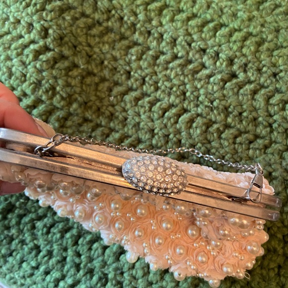 Pink pearl clutch - Picture 3 of 4